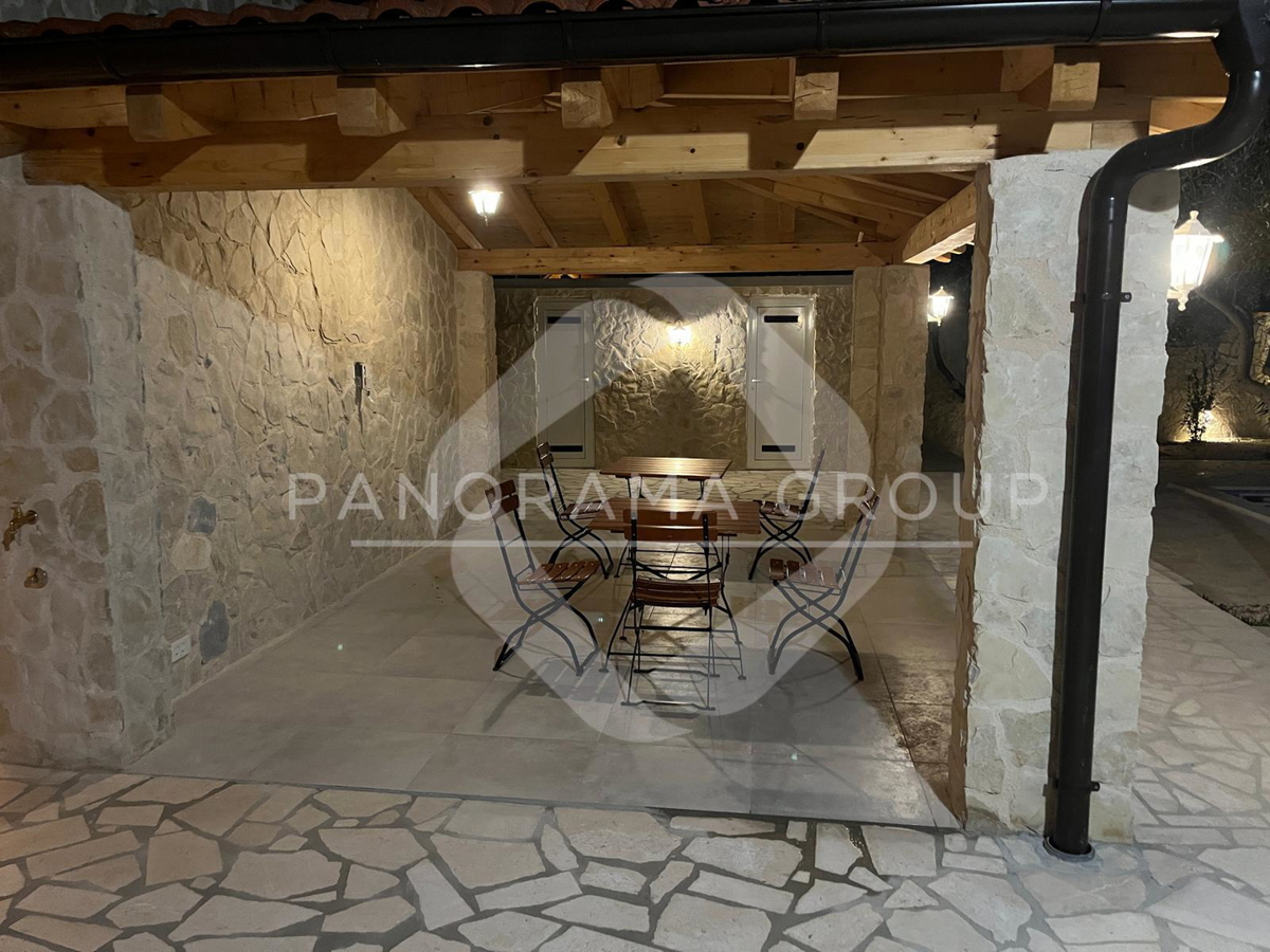 Nuova villa ristrutturata, piscina, prezzo ridotto - Pirovac, Vodice