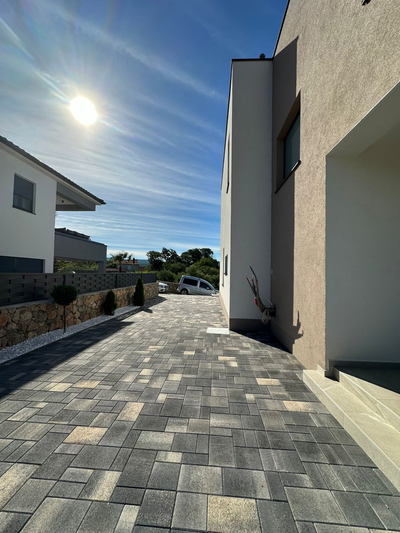 Lussuosa villa indipendente con piscina e vista mare