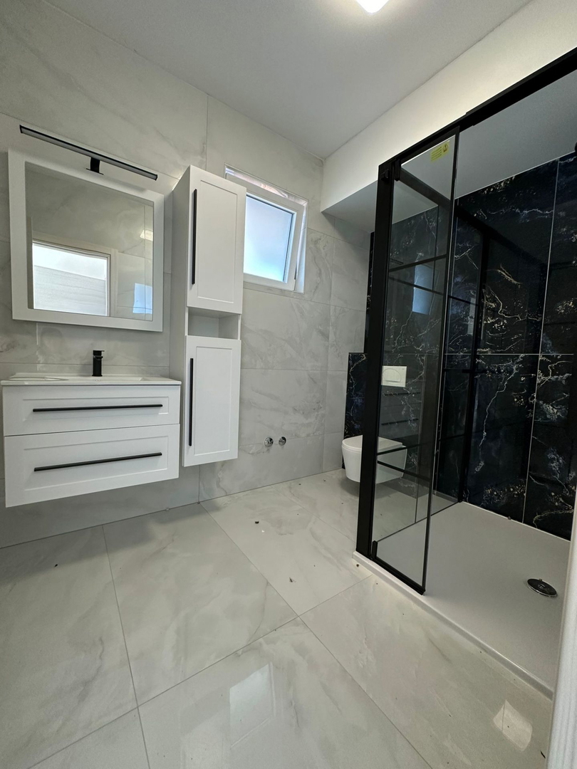 Lussuosa villa indipendente con piscina e vista mare