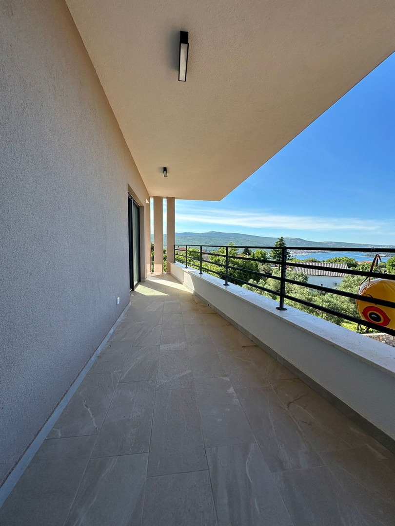 Lussuosa villa indipendente con piscina e vista mare