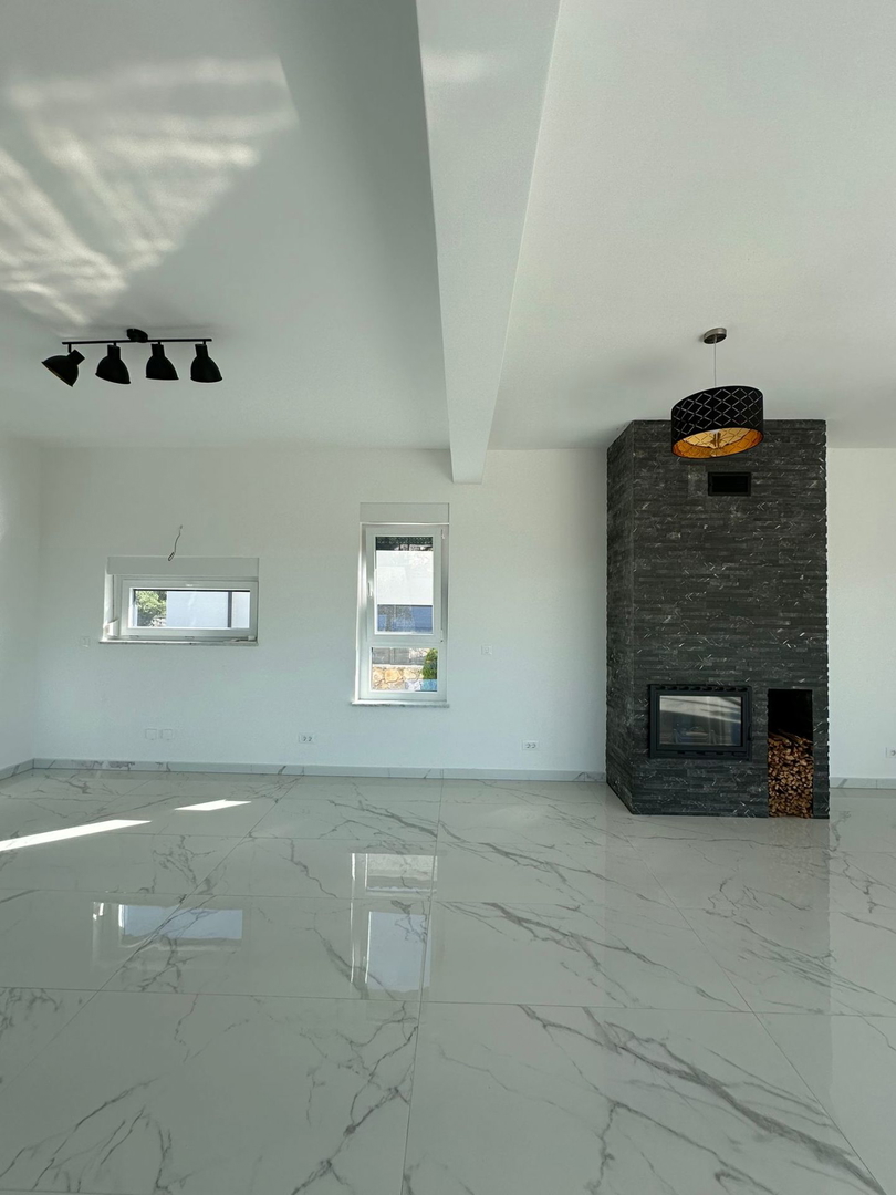 Lussuosa villa indipendente con piscina e vista mare