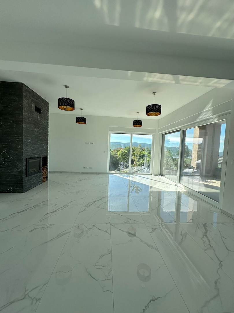 Lussuosa villa indipendente con piscina e vista mare