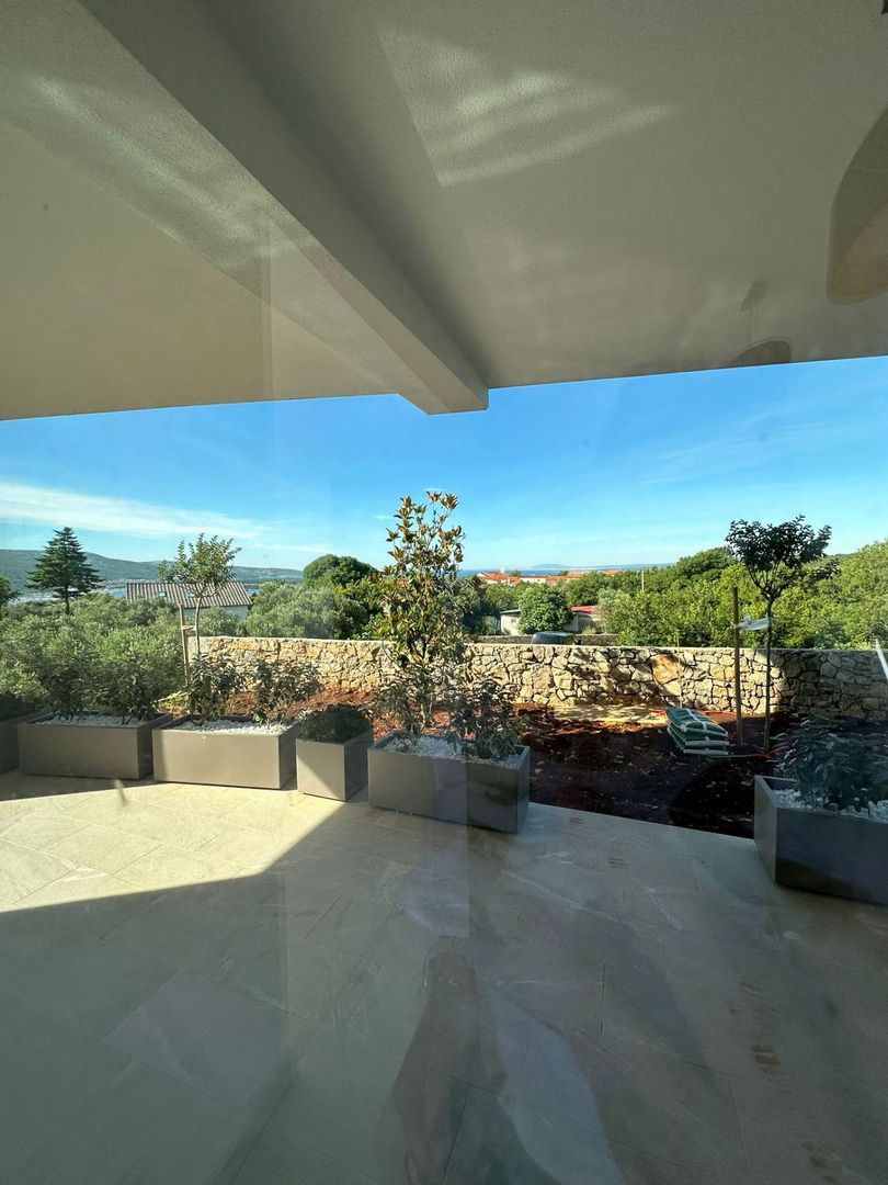 Lussuosa villa indipendente con piscina e vista mare
