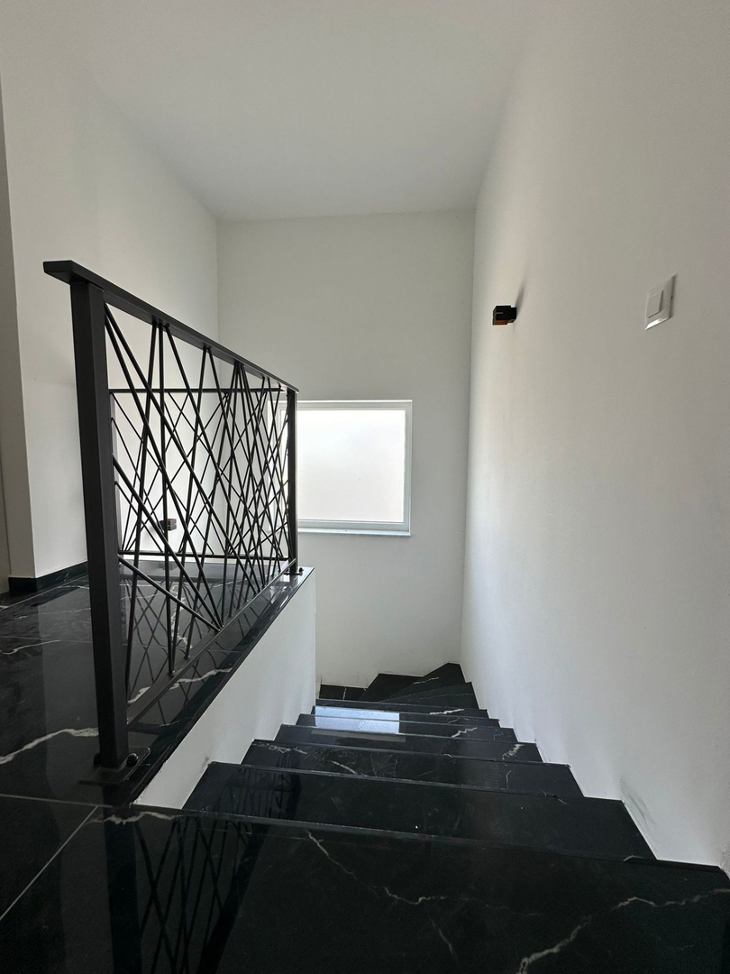 Lussuosa villa indipendente con piscina e vista mare