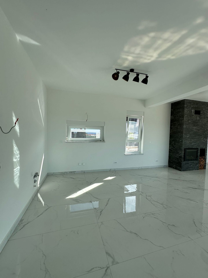 Lussuosa villa indipendente con piscina e vista mare