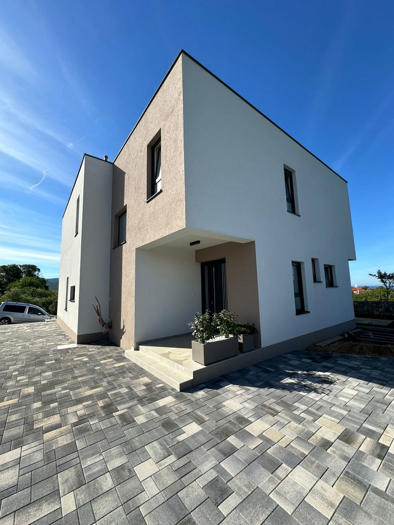 Lussuosa villa indipendente con piscina e vista mare