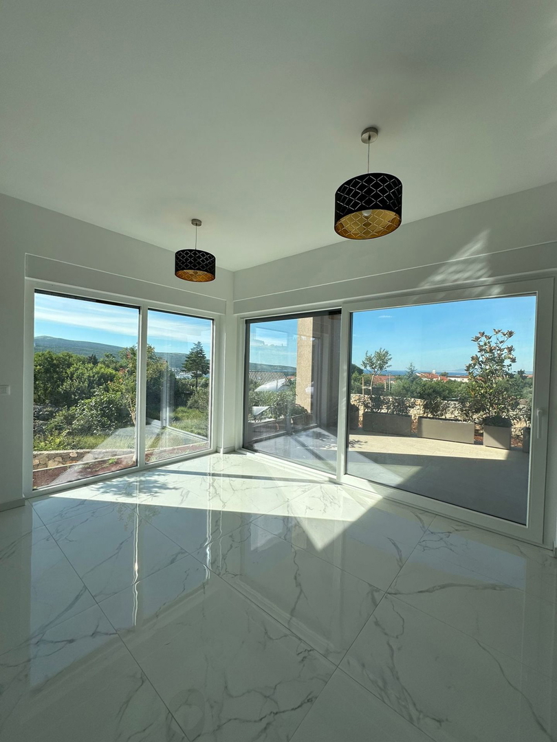 Lussuosa villa indipendente con piscina e vista mare