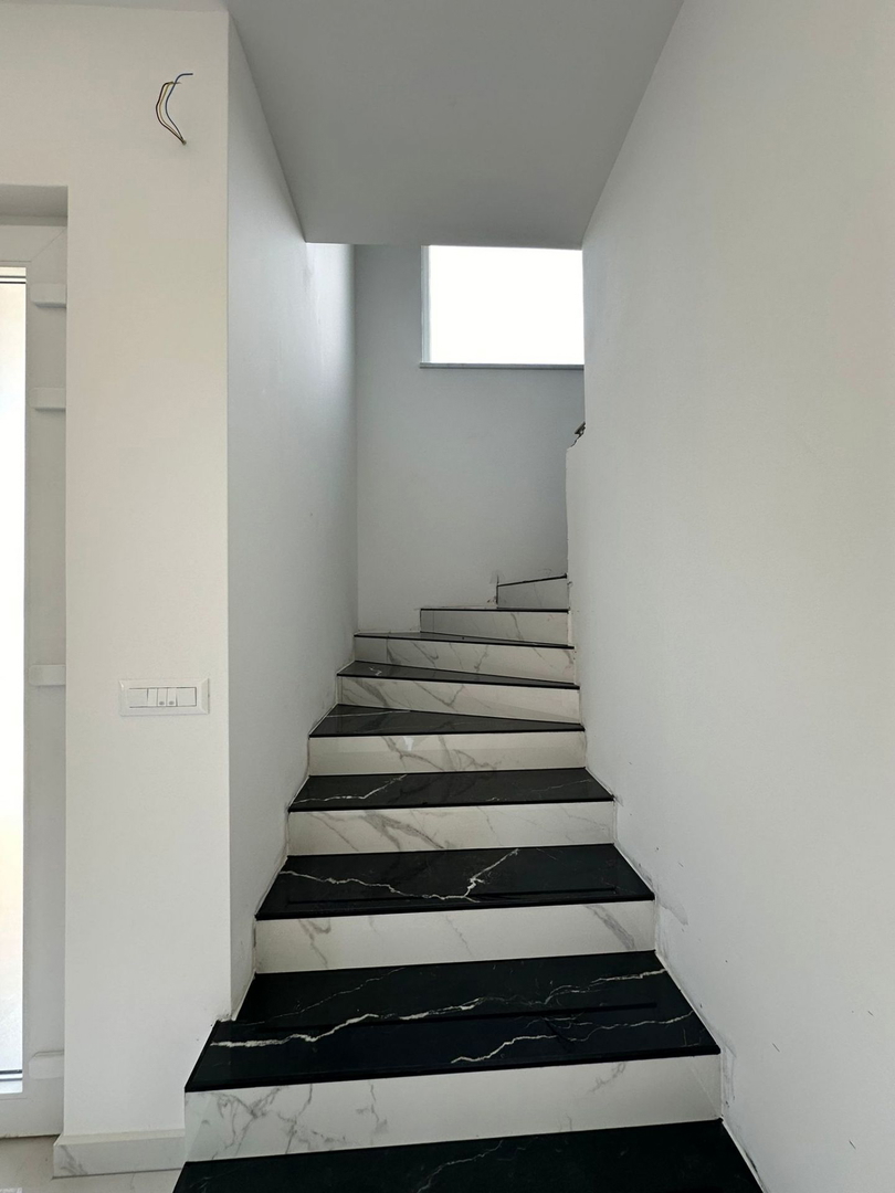 Lussuosa villa indipendente con piscina e vista mare