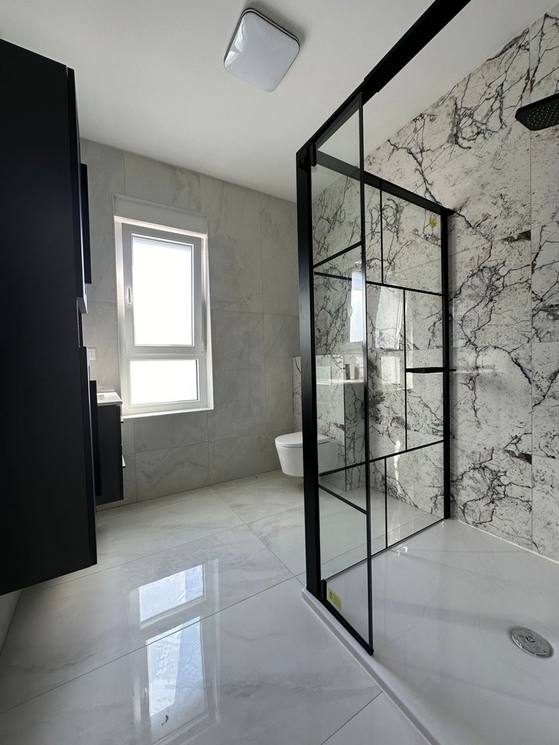 Lussuosa villa indipendente con piscina e vista mare