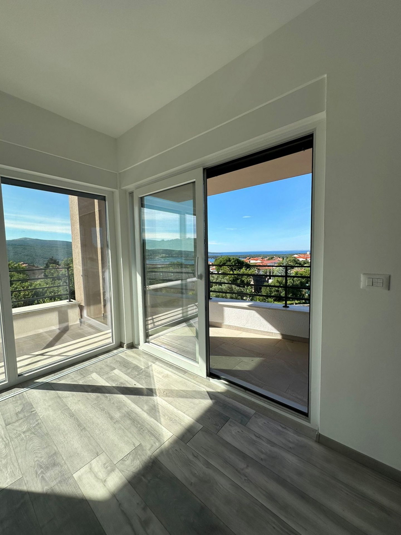 Lussuosa villa indipendente con piscina e vista mare