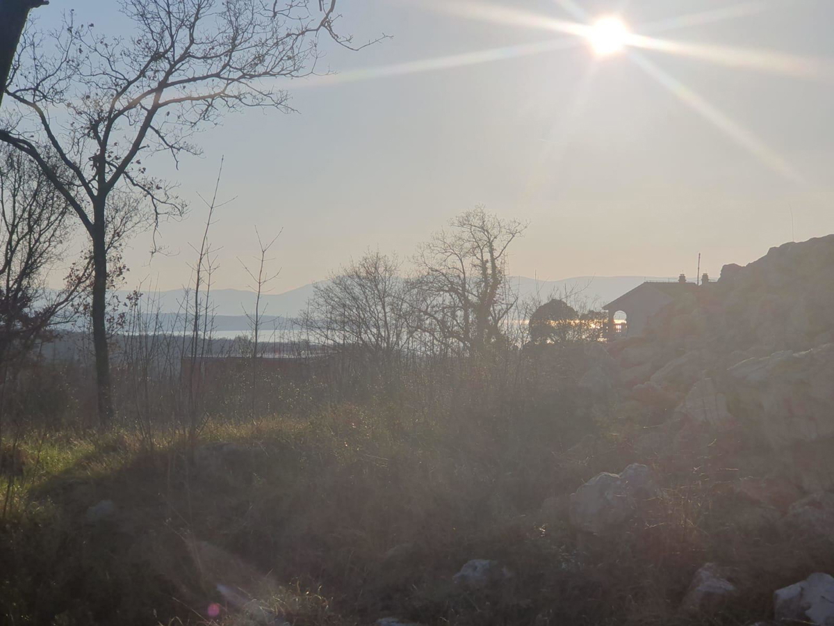 Terreno edificabile con vista mare e permesso di costruzione – 1089 m², a 500 m dal mare