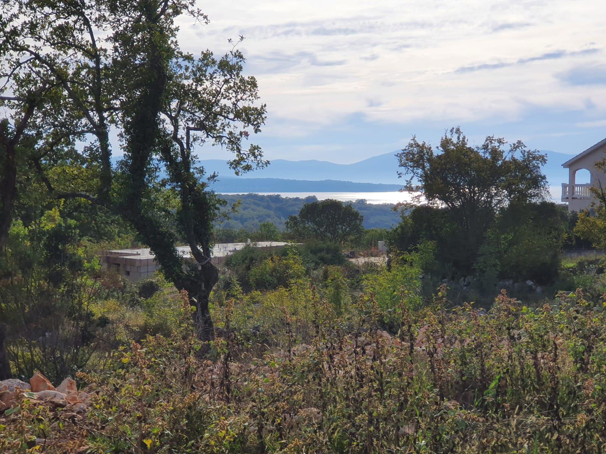 Terreno edificabile con vista mare e permesso di costruzione – 1089 m², a 500 m dal mare