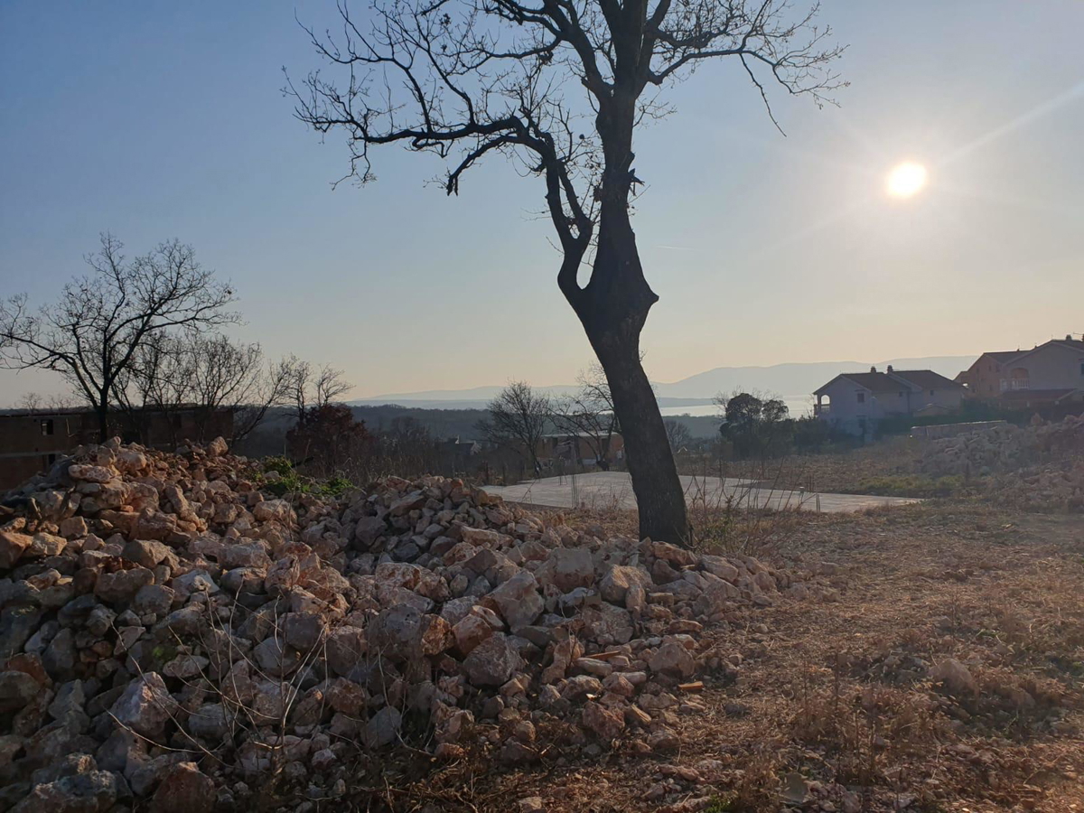 Terreno edificabile con vista mare e permesso di costruzione – 1089 m², a 500 m dal mare