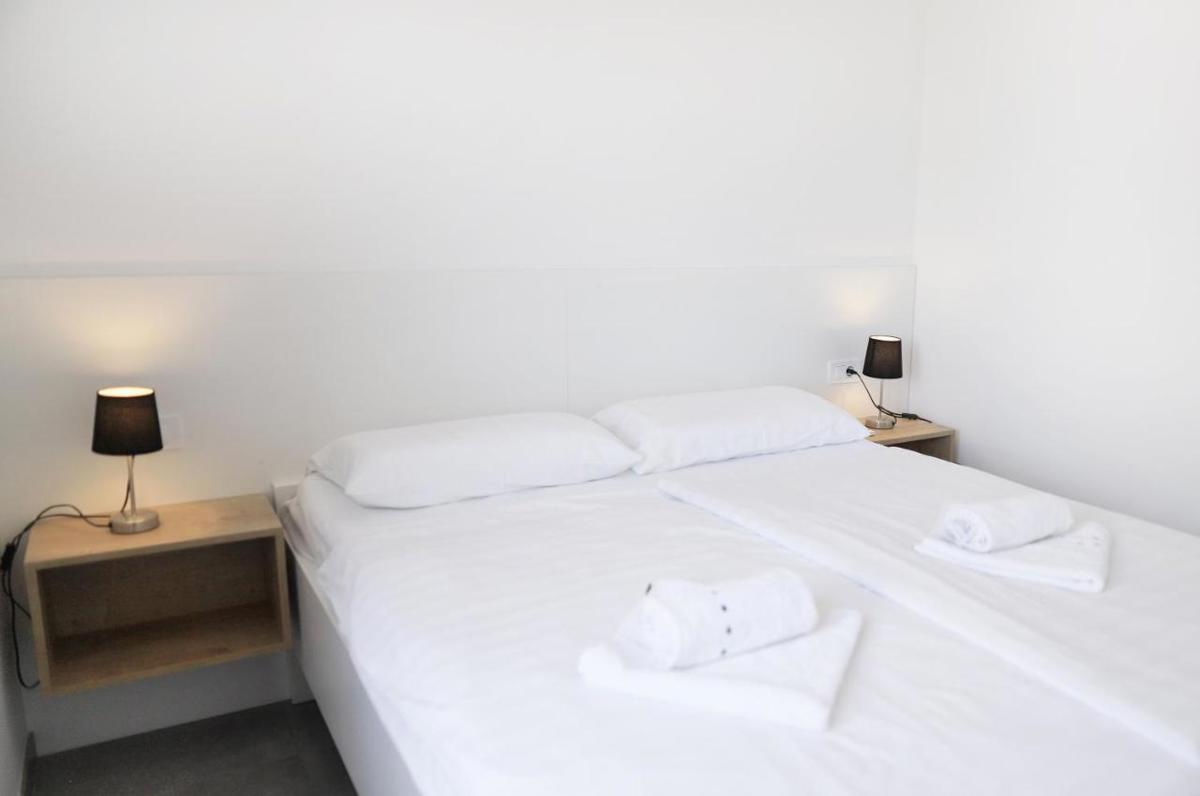 Lussuoso appartamento con terrazza privata e jacuzzi a Njivice, isola di Krk