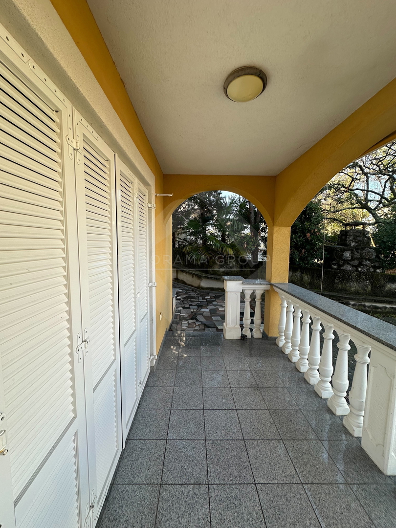 Appartamento al piano terra a Malinska – 200 m dal mare, posizione eccellente