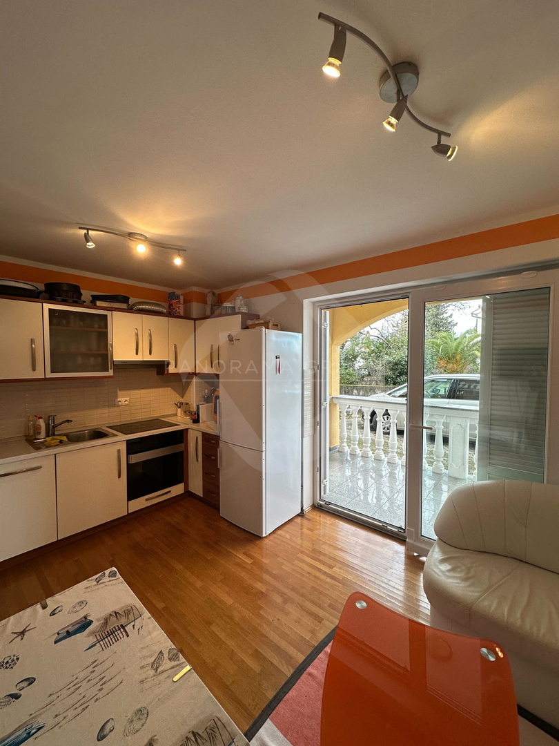 Appartamento al piano terra a Malinska – 200 m dal mare, posizione eccellente