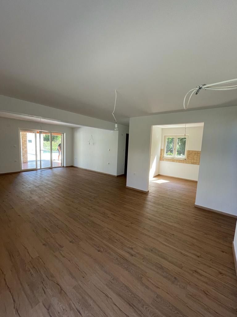 <p>Prekrasna vila u mirnom okruženju - Hlapa, Dobrinj</p>