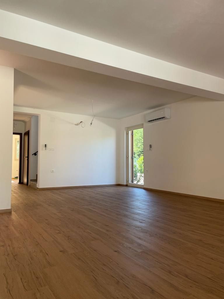 <p>Prekrasna vila u mirnom okruženju - Hlapa, Dobrinj</p>