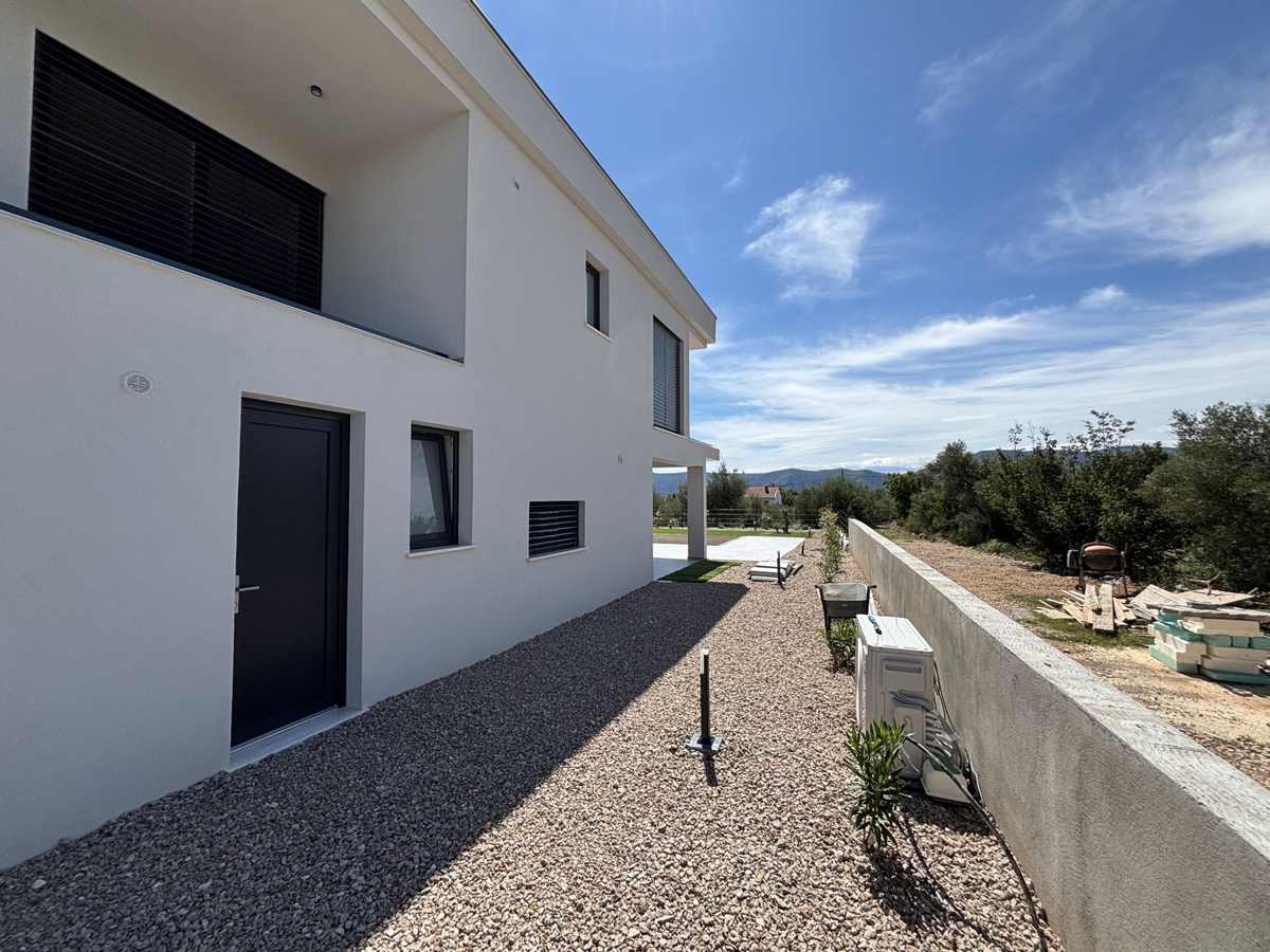 Moderna lussuosa villa con piscina e vista mare – Brzac, isola di Krk