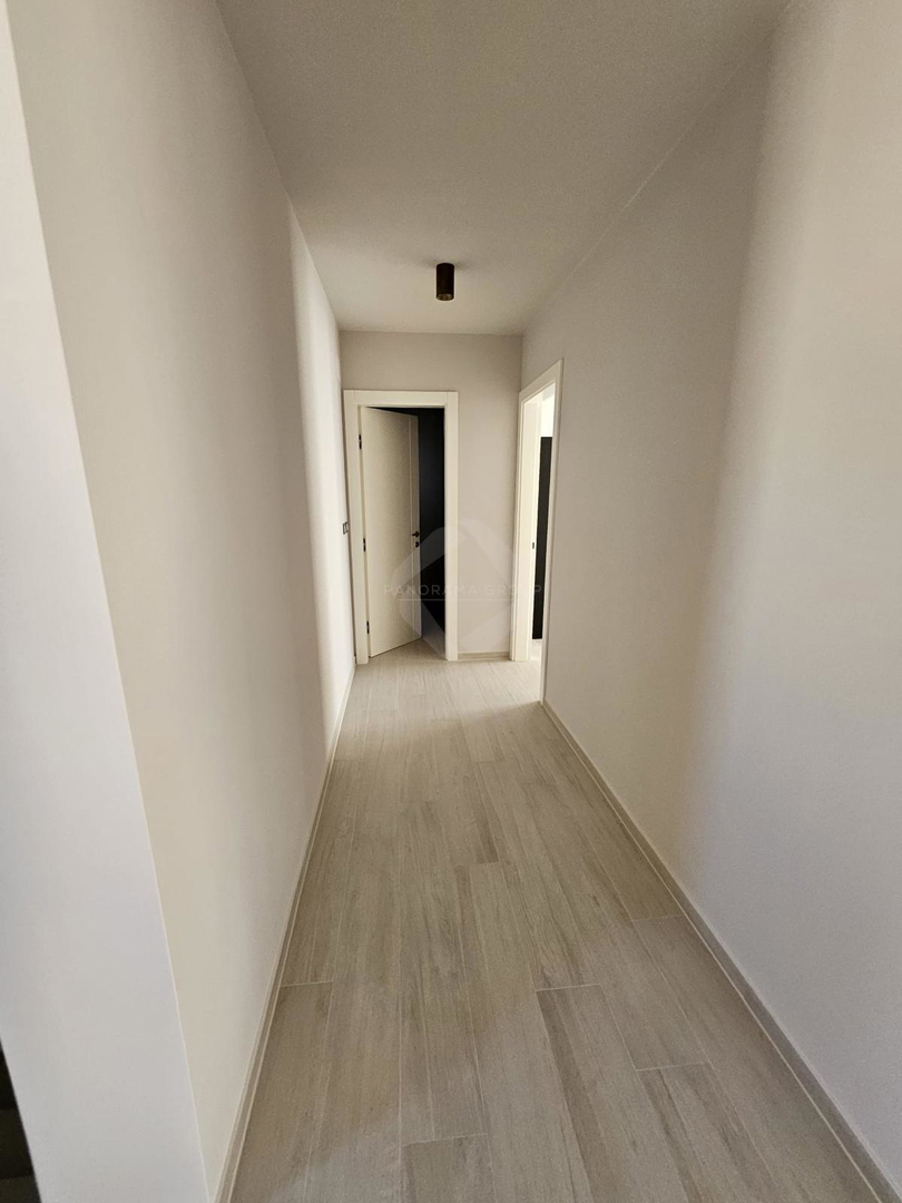 Casa moderna con piscina, sauna e ampio giardino