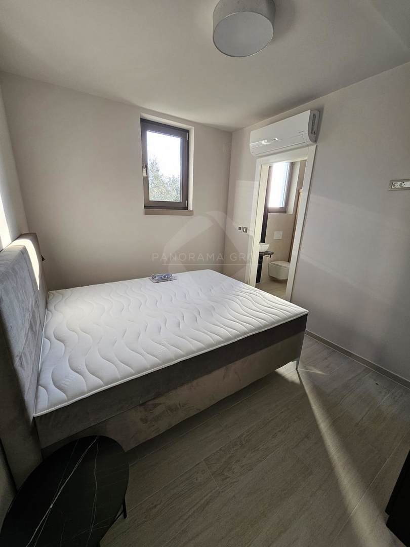 Casa moderna con piscina, sauna e ampio giardino