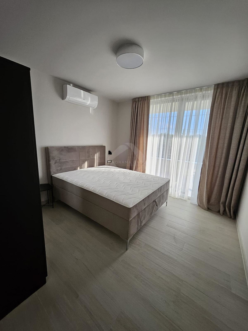 Casa moderna con piscina, sauna e ampio giardino