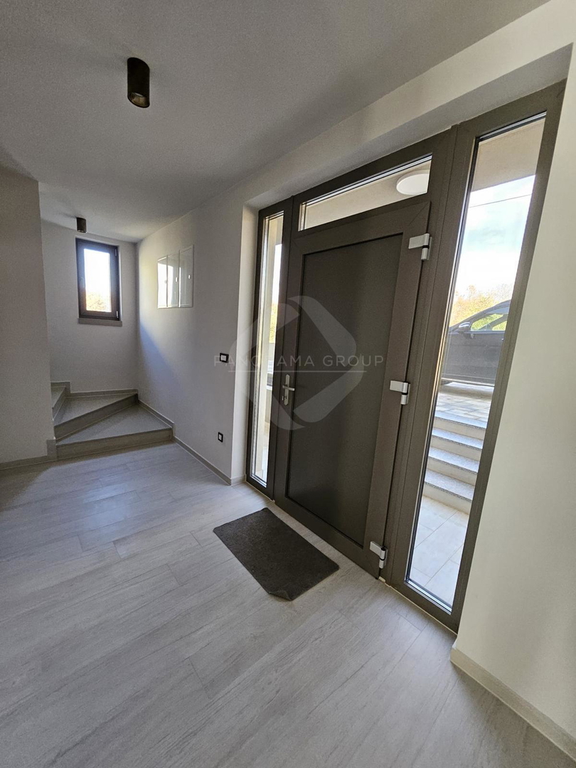 Casa moderna con piscina, sauna e ampio giardino