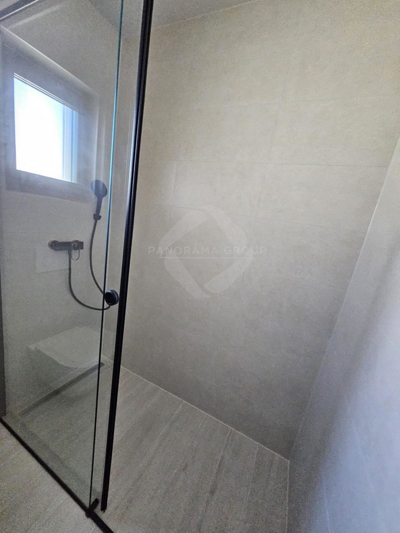 Casa moderna con piscina, sauna e ampio giardino