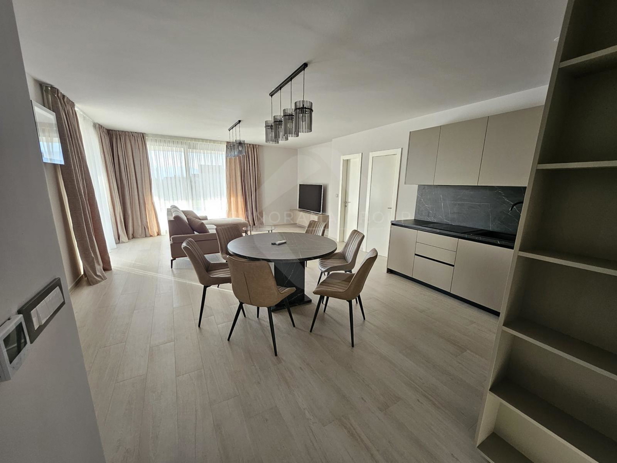 Casa moderna con piscina, sauna e ampio giardino