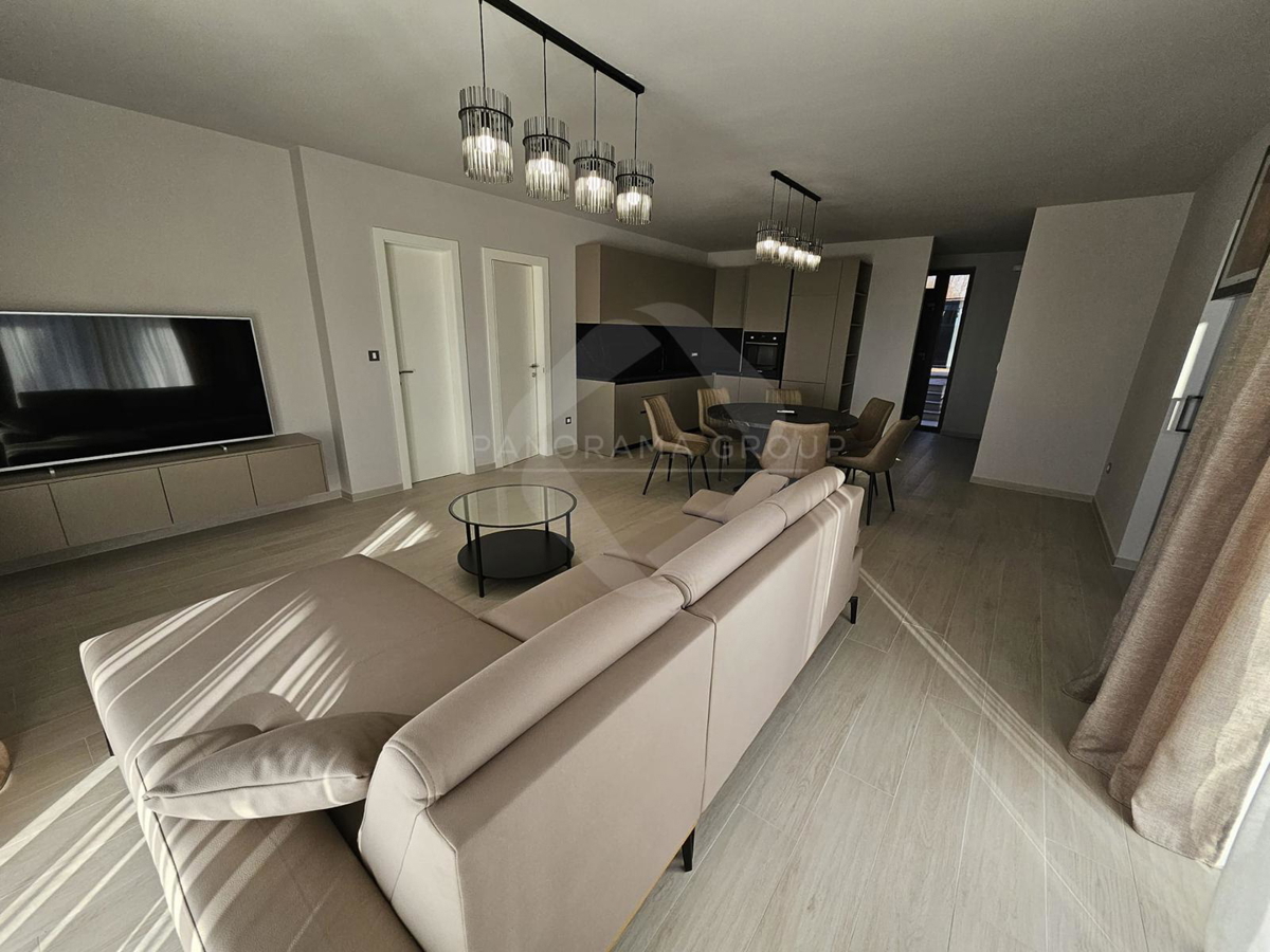 Casa moderna con piscina, sauna e ampio giardino