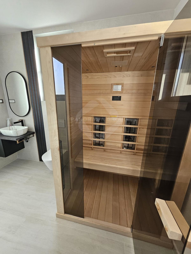 Casa moderna con piscina, sauna e ampio giardino