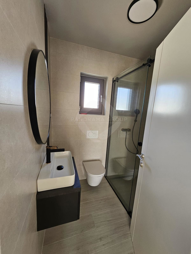 Casa moderna con piscina, sauna e ampio giardino