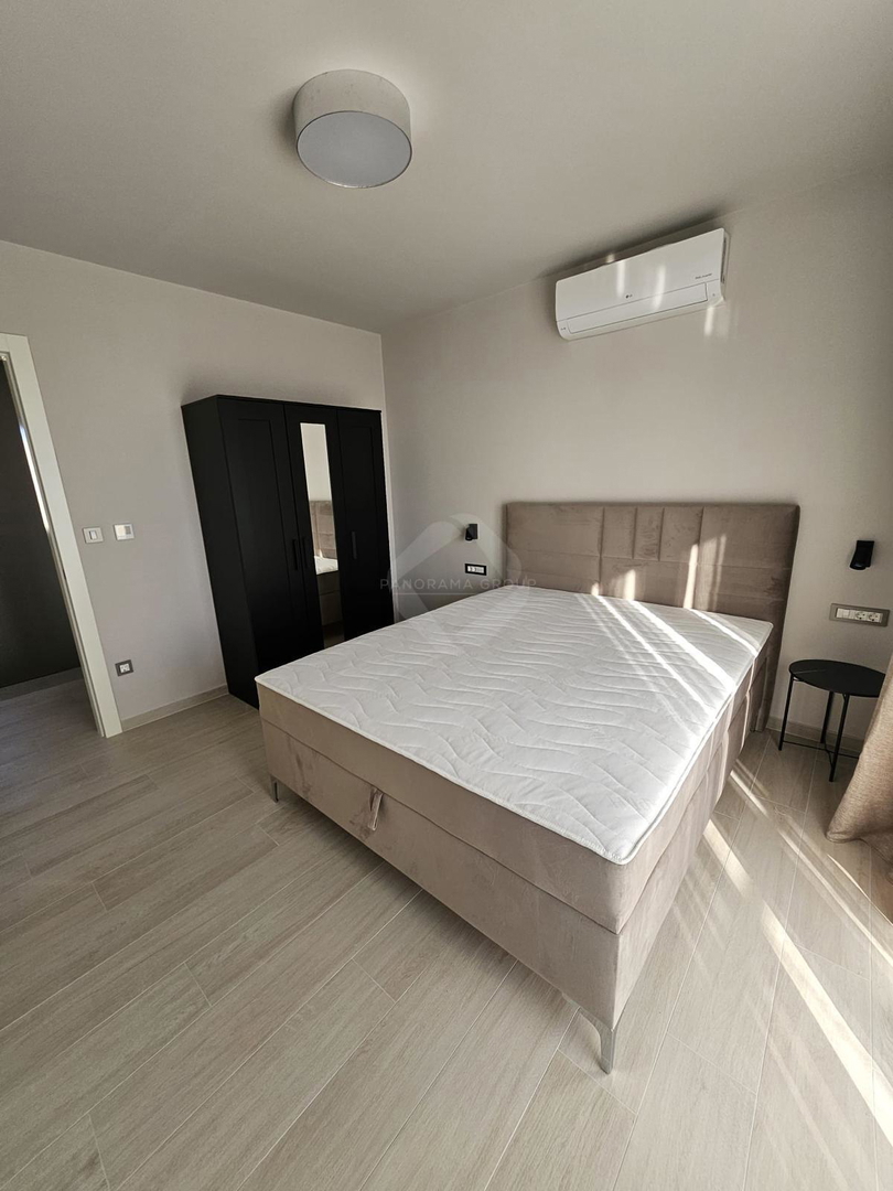 Casa moderna con piscina, sauna e ampio giardino