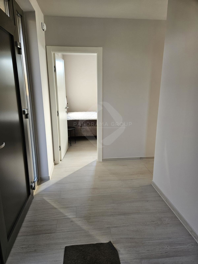 Casa moderna con piscina, sauna e ampio giardino