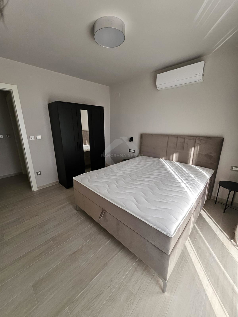 Casa moderna con piscina, sauna e ampio giardino