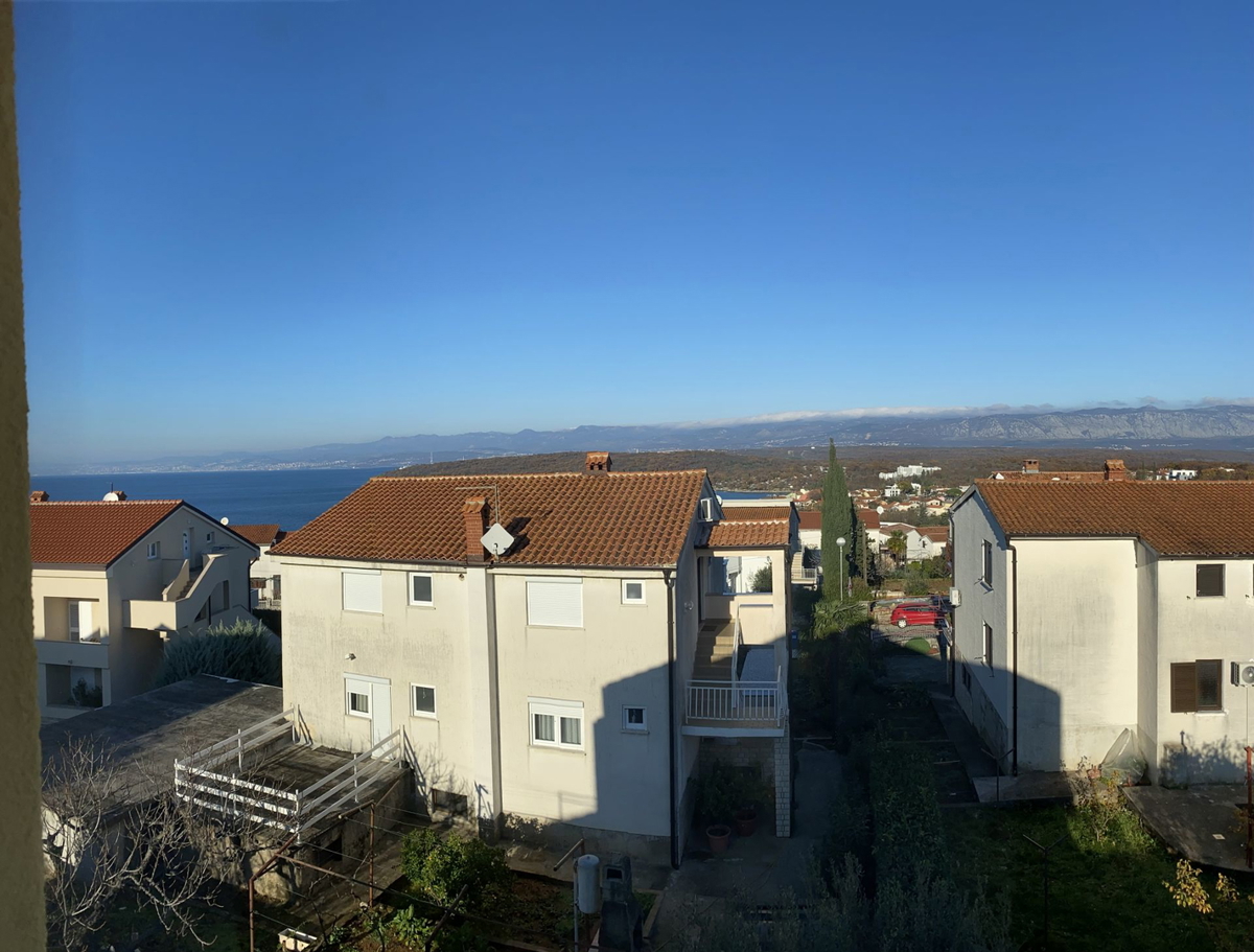 Njivice - appartamento mansardato, vista mare