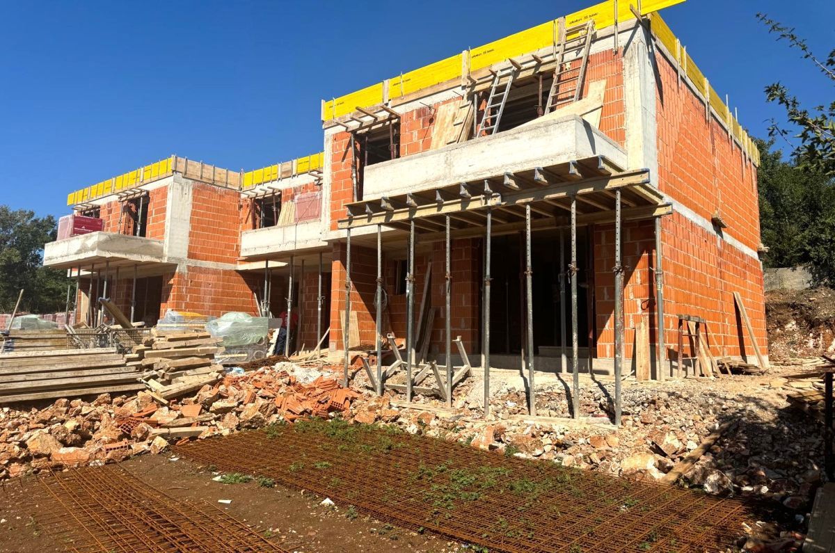 Nuova casa a schiera con giardino curato in posizione tranquilla - Kukuljanovo