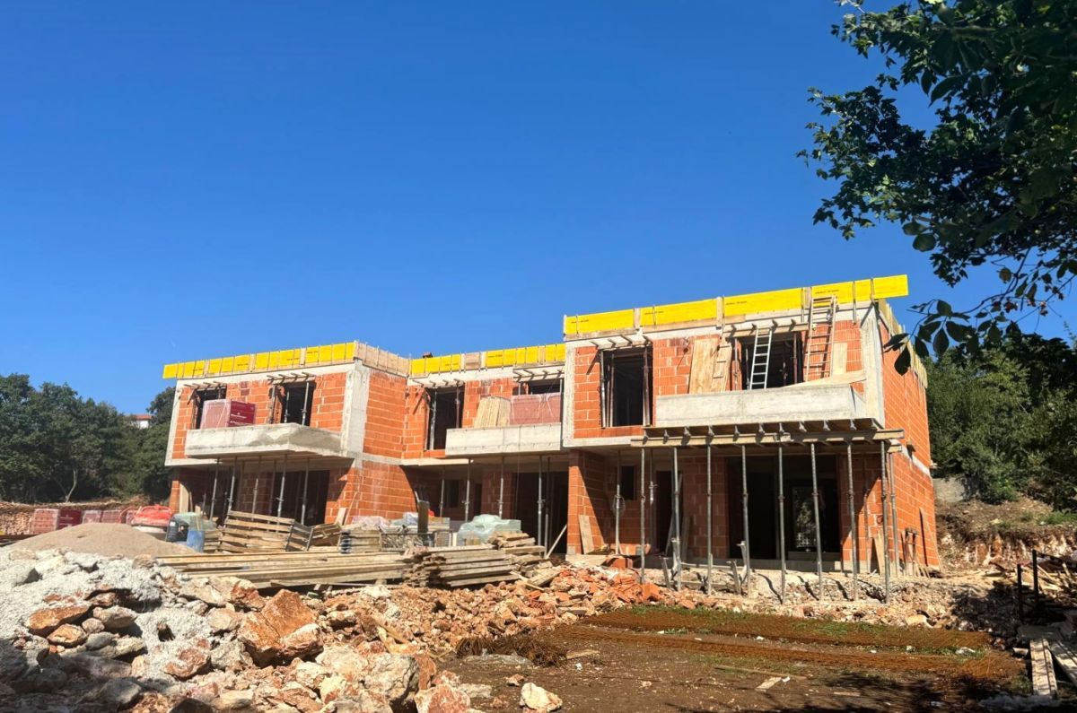 Nuova casa a schiera con giardino curato in posizione tranquilla - Kukuljanovo