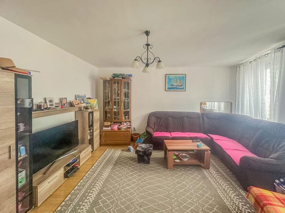 Casa nel centro di Brtonigla, con due appartamenti