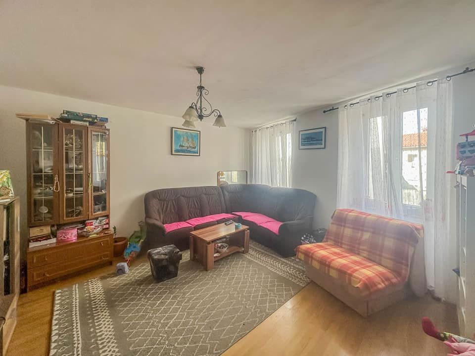 Casa nel centro di Brtonigla, con due appartamenti