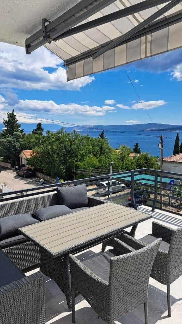 <p>Meraviglioso appartamento con tre terrazze e vista mare - Dramalj</p>