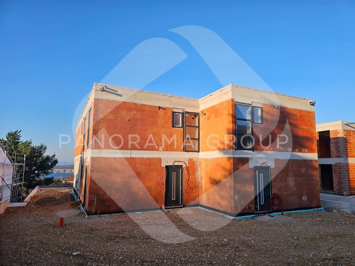 Jadranovo, Dvojna kuća con piscina privata