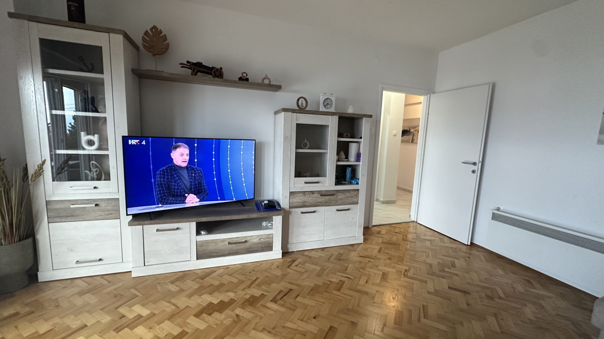 Appartamento luminoso con vista mare e due terrazze – a 250 m dalla spiaggia, Dramalj