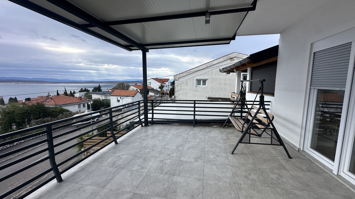 Appartamento luminoso con vista mare e due terrazze – a 250 m dalla spiaggia, Dramalj