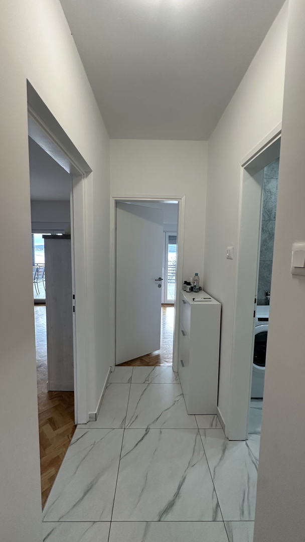 Appartamento luminoso con vista mare e due terrazze – a 250 m dalla spiaggia, Dramalj