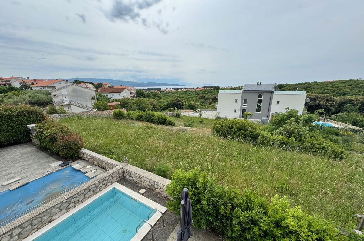 Appartamento arredato con piscina e vista mare - città di Krk