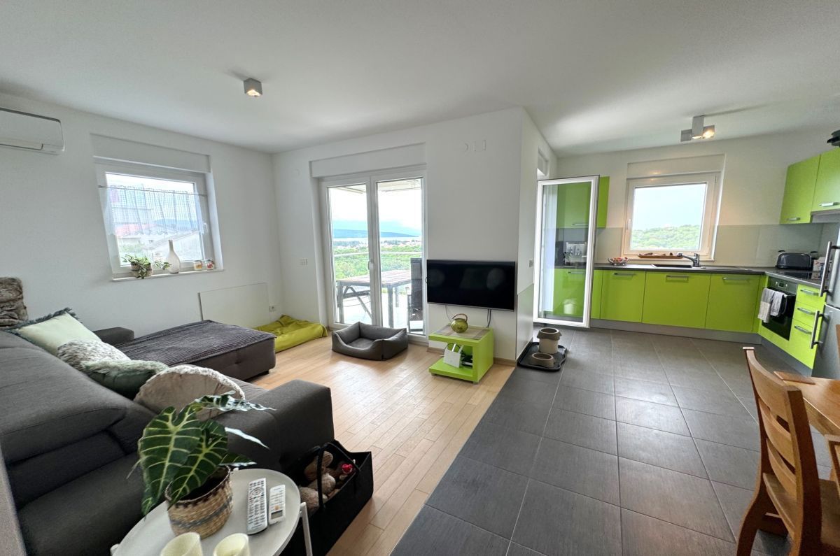 Appartamento arredato con piscina e vista mare - città di Krk