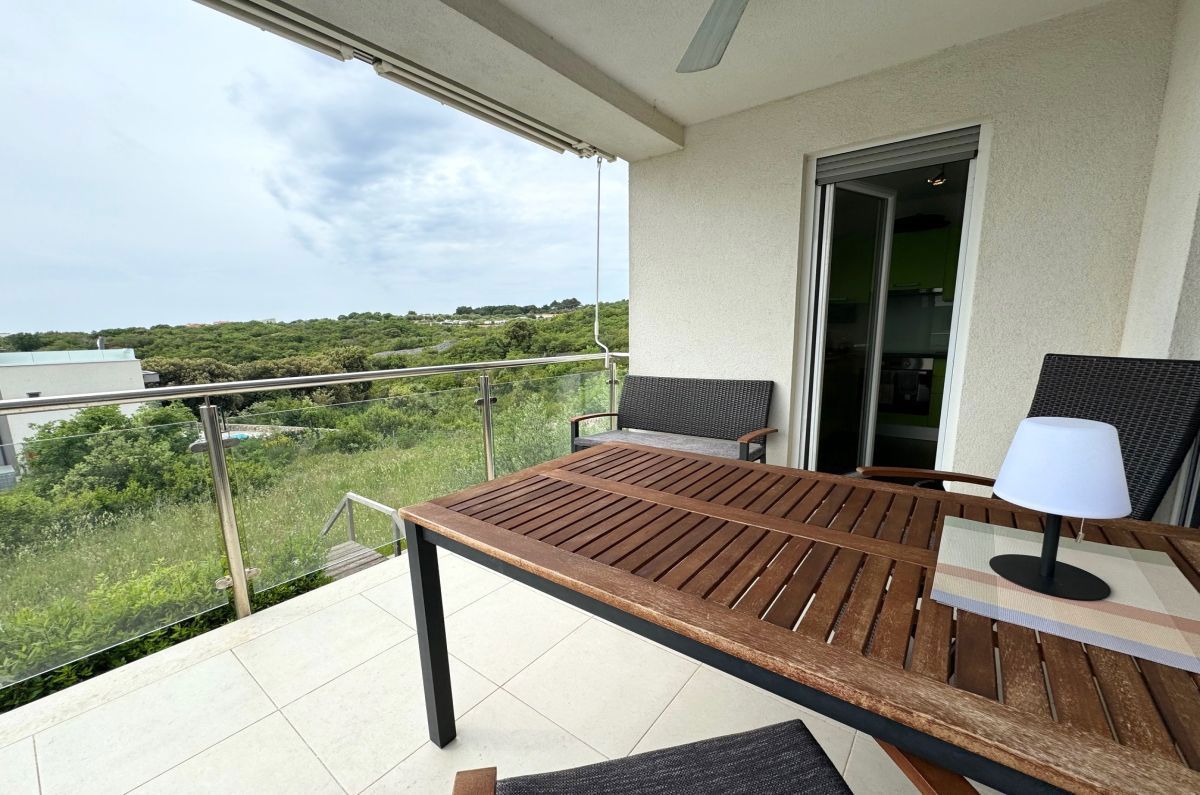 Appartamento arredato con piscina e vista mare - città di Krk