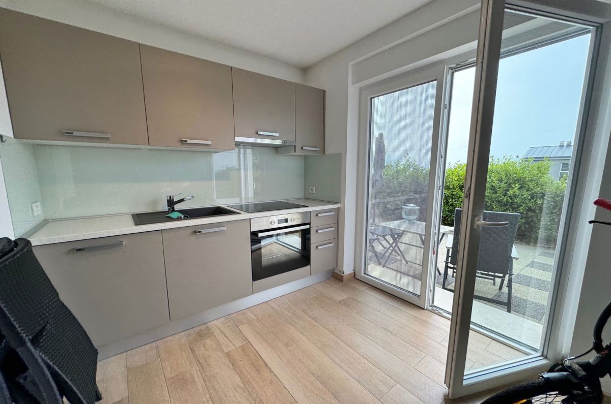 Appartamento arredato con piscina e vista mare - città di Krk