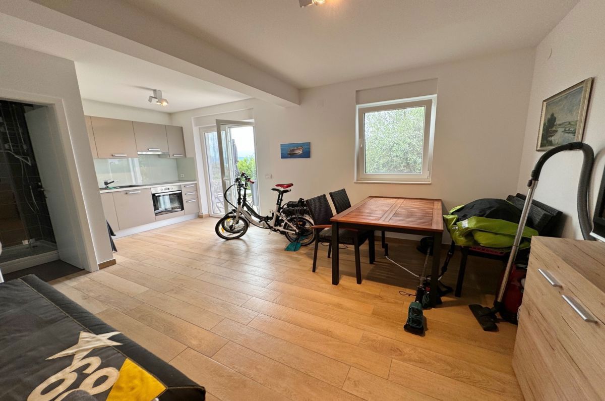 Appartamento arredato con piscina e vista mare - città di Krk